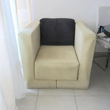 Apartment Small Pearl Split