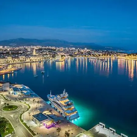 Small Pearl Apartment *