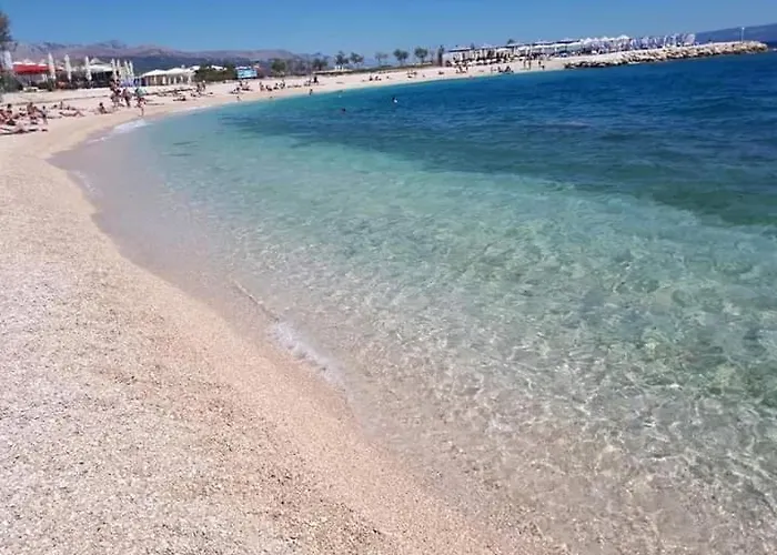 Small Pearl Apartment Split