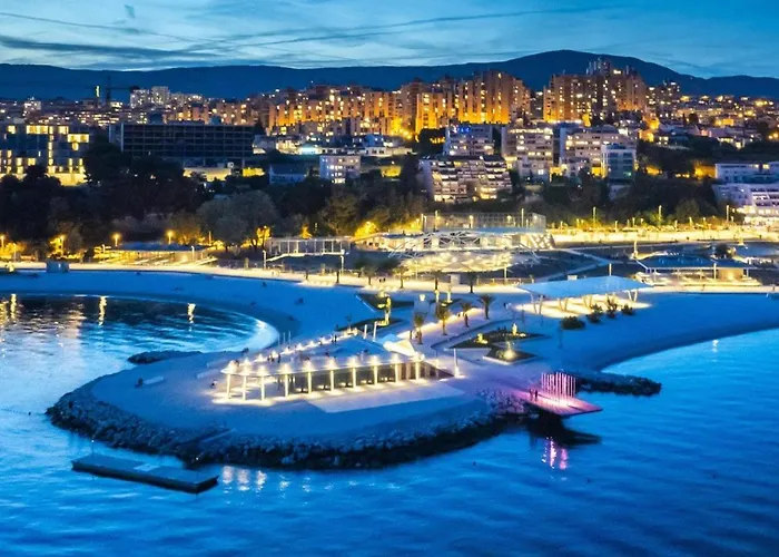 Small Pearl Apartment Split