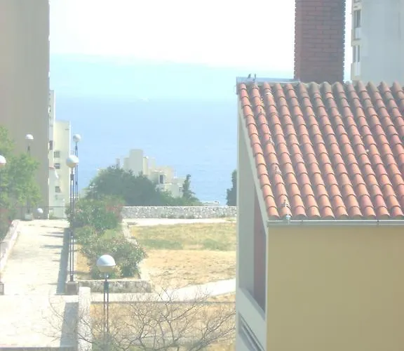 Small Pearl Apartment Split